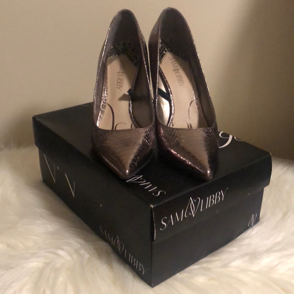 Metallic heel! - Picture 2 of 3